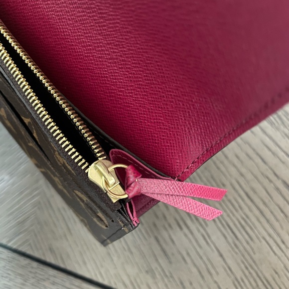 Louis Vuitton Emilie Wallet - Picture 8 of 16